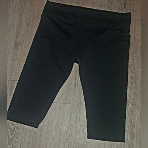 Fabletics Size XL Women's Capri Cropped Black Leggings